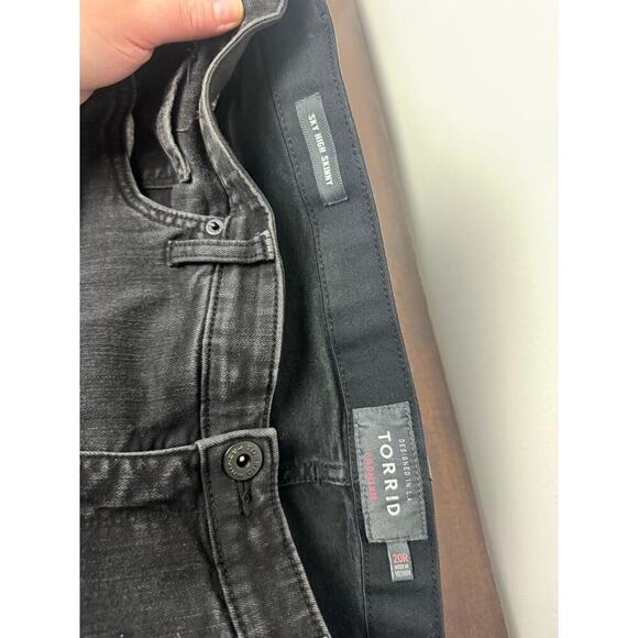 Torrid Black/Dk Grey Sky High Distressed Skinny Jeans 20R - Picture 7 of 8